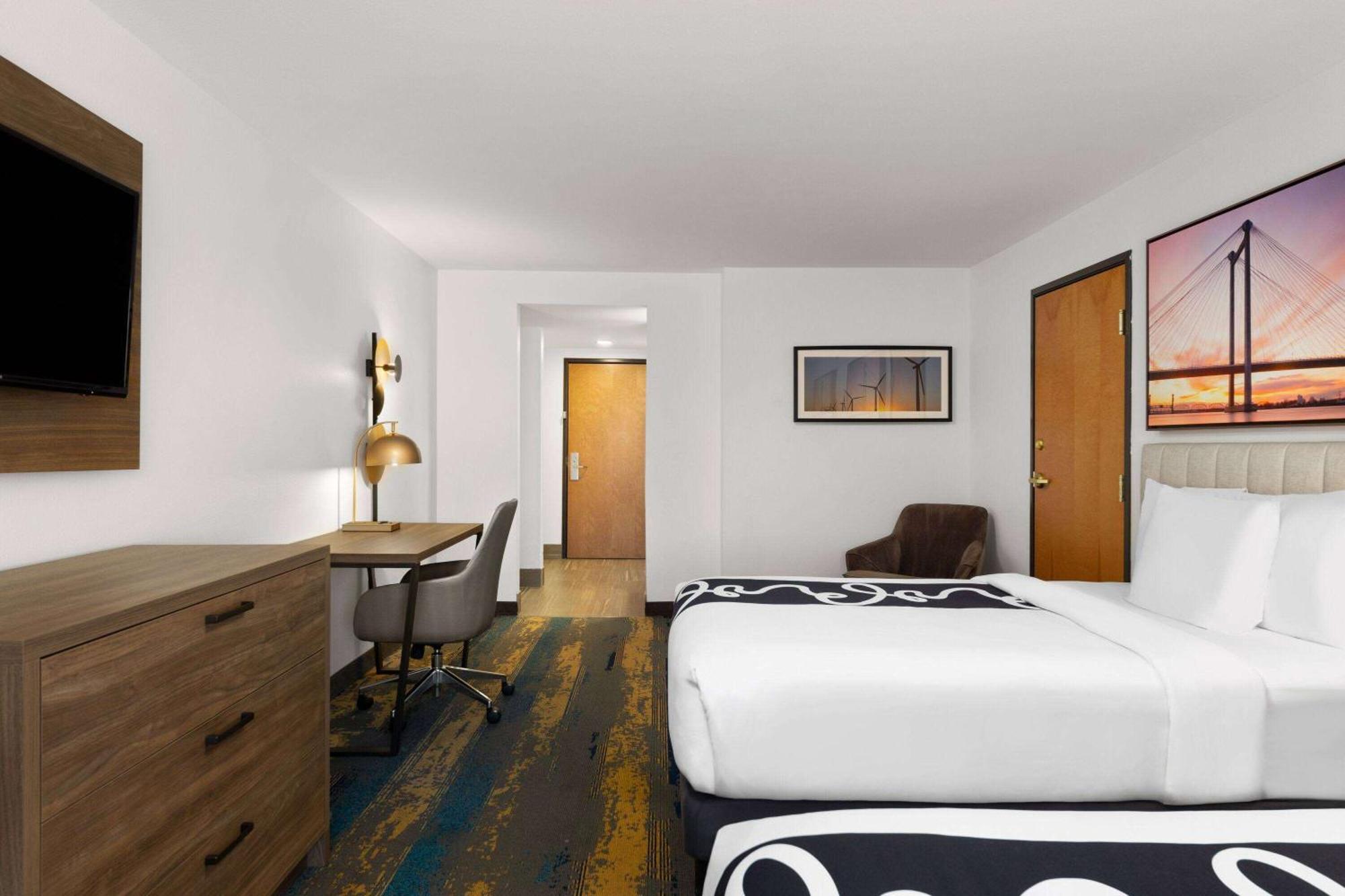 La Quinta By Wyndham Kennewick Hotel Exterior photo