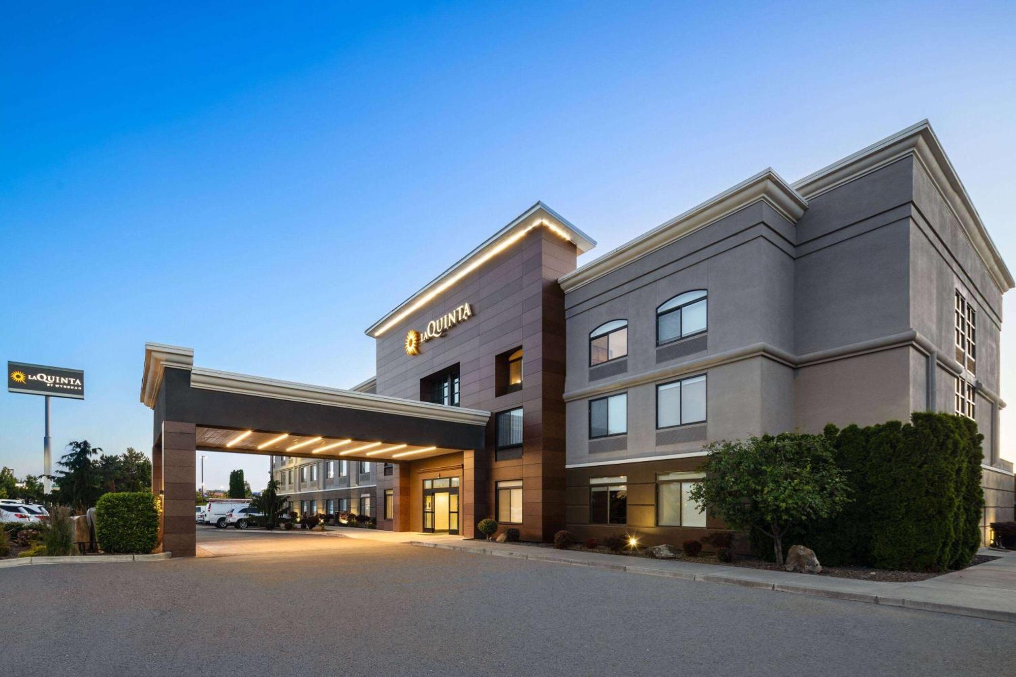La Quinta By Wyndham Kennewick Hotel Exterior photo