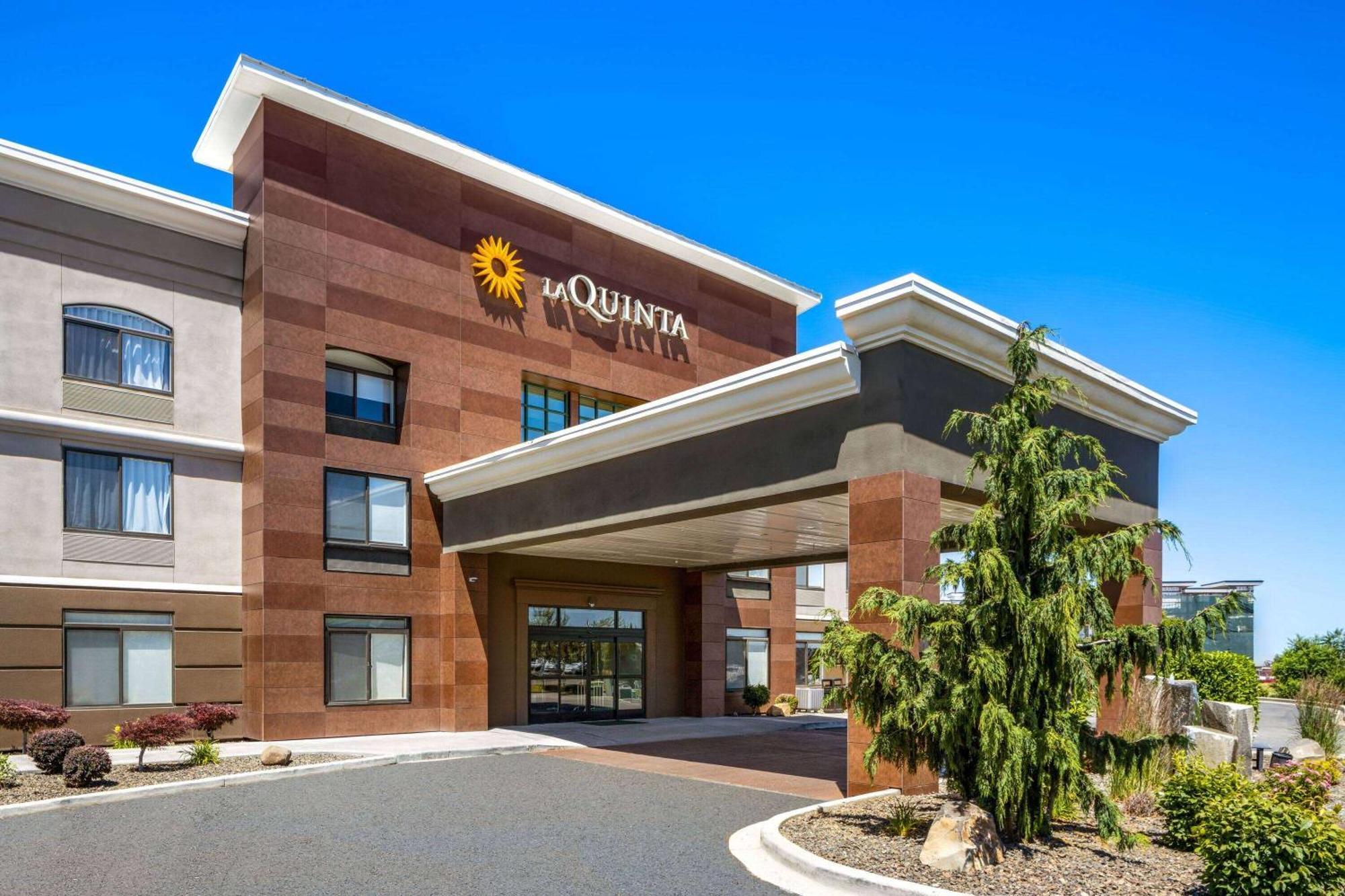 La Quinta By Wyndham Kennewick Hotel Exterior photo